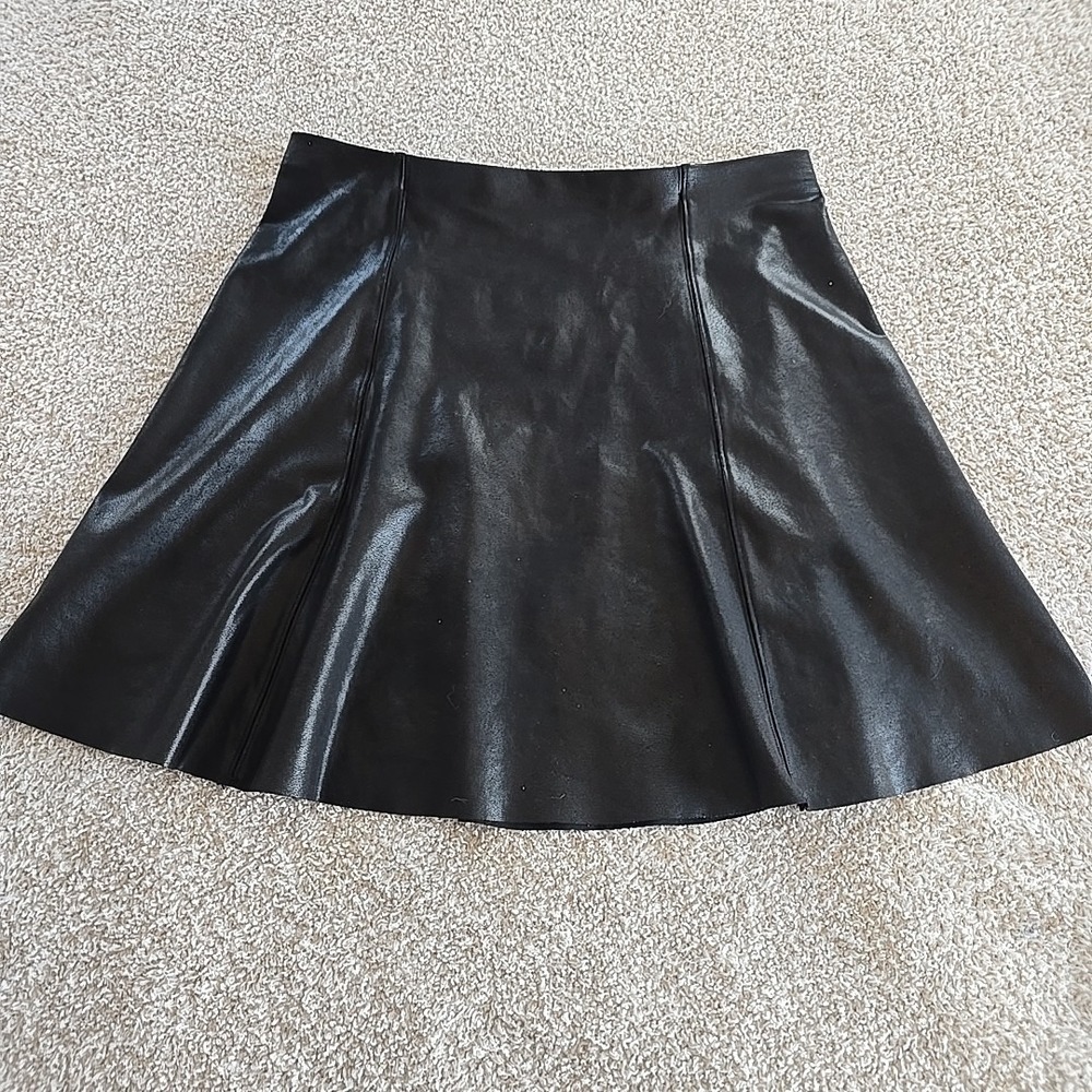 Spanx Faux Leather Skater Flouncy Skirt Womens Size M Black Shiny Casual